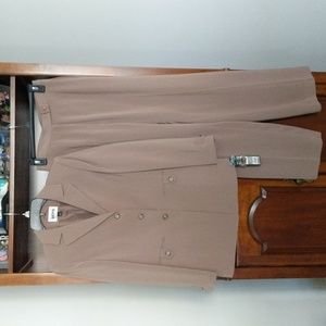 KASPER 2 PIECE GARMENT SIZE 4